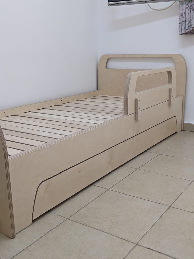  מיטת חבר נפתחת בגובה זהה
